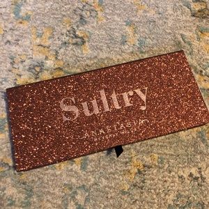 ABH brand new Sultry palette